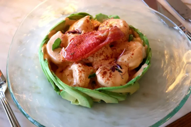 signor-sassi-food-spendid-avocado-shrimp-salad